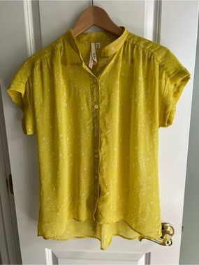 Bellatrix Yellow Star Print Short-Sleeve Button Down Blouse XS